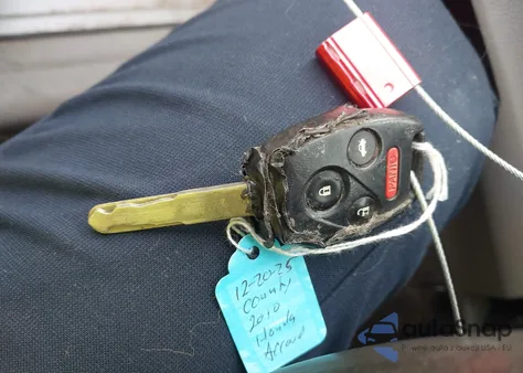 2010 Honda Accord 2.4 Lx-P z USA, uszkodzony, nr VIN 1HGCP2F46AA018756